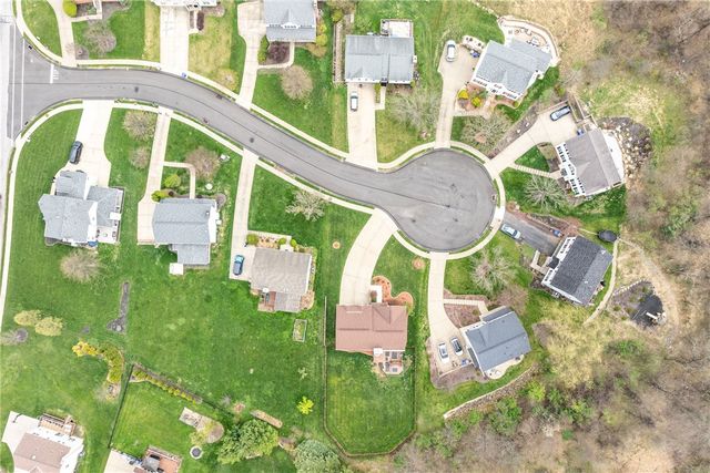 306 Covington Ct, Seven Fields Boro, PA 16046