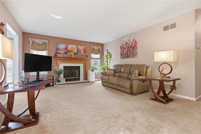 306 Covington Ct, Seven Fields Boro, PA 16046