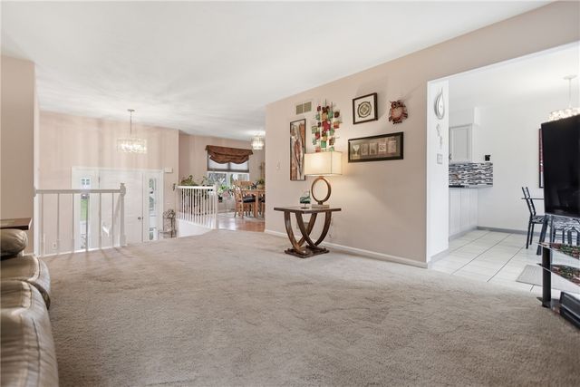 306 Covington Ct, Seven Fields Boro, PA 16046