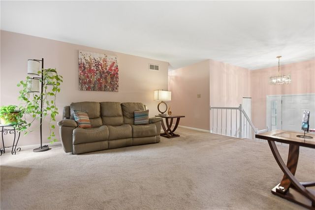 306 Covington Ct, Seven Fields Boro, PA 16046