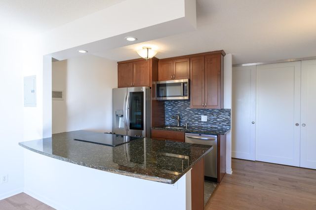 410 Groveland Avenue 1906, Minneapolis, MN 55403