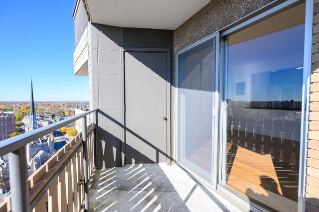 410 Groveland Avenue 1906, Minneapolis, MN 55403