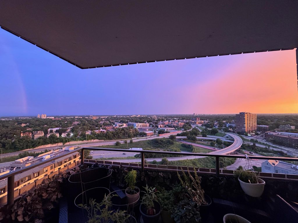 410 Groveland Avenue 1906, Minneapolis, MN 55403