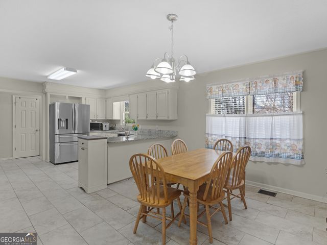 395 Country Kitchen Road, Barnesville, GA 30204