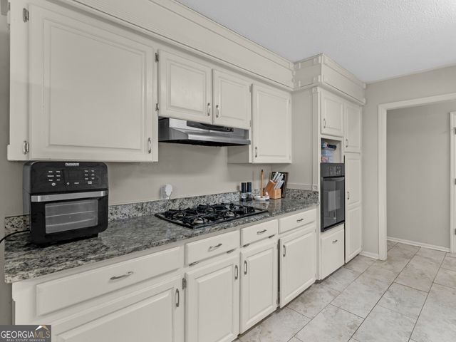 395 Country Kitchen Road, Barnesville, GA 30204