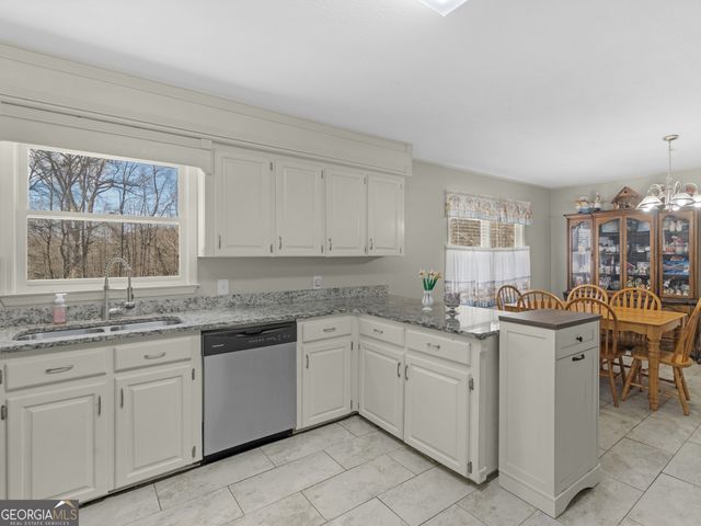 395 Country Kitchen Road, Barnesville, GA 30204