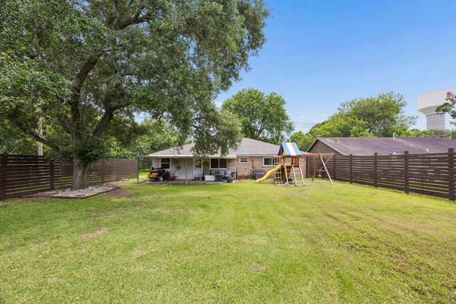 800 Midas Lane, Alvin, TX 77511