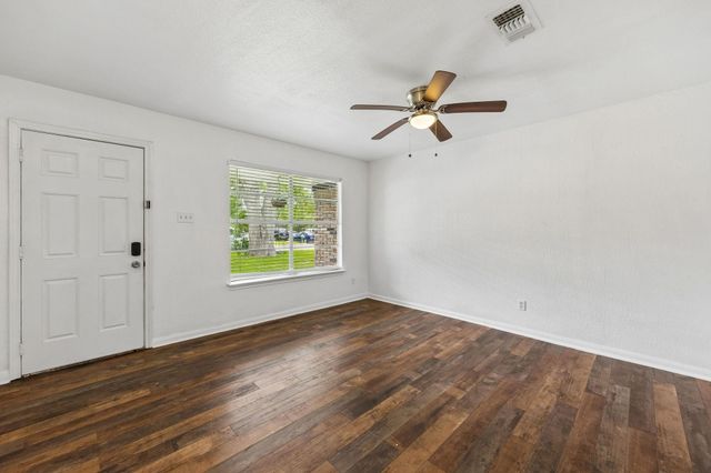 800 Midas Lane, Alvin, TX 77511
