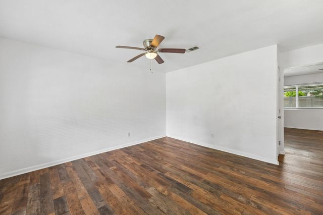 800 Midas Lane, Alvin, TX 77511