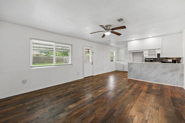 800 Midas Lane, Alvin, TX 77511