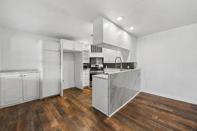 800 Midas Lane, Alvin, TX 77511