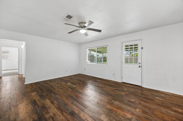 800 Midas Lane, Alvin, TX 77511