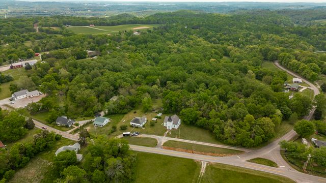3240 Knob Creek Rd, Columbia, TN 38401
