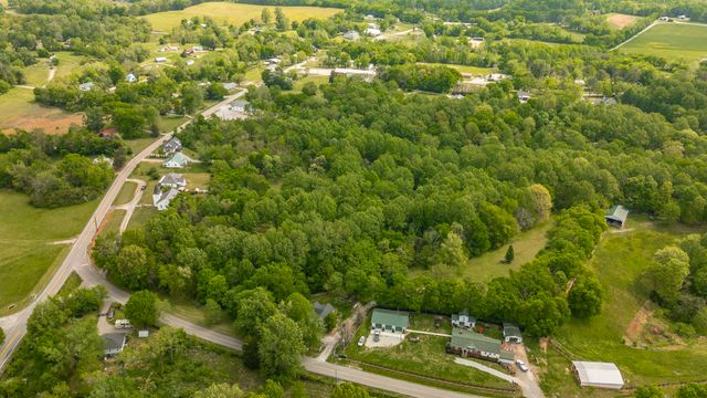 3240 Knob Creek Rd, Columbia, TN 38401