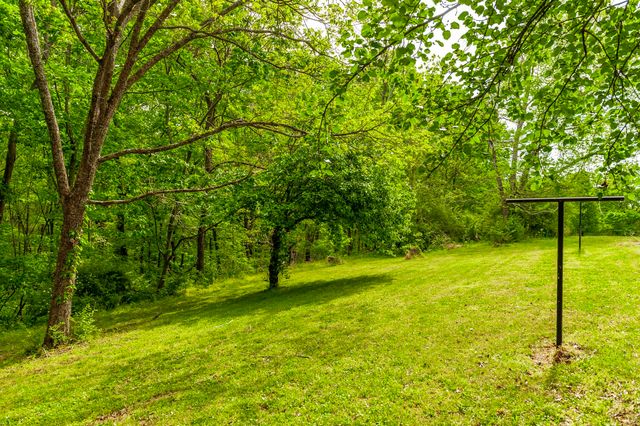 3240 Knob Creek Rd, Columbia, TN 38401