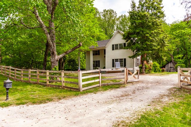 3240 Knob Creek Rd, Columbia, TN 38401