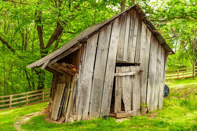 3240 Knob Creek Rd, Columbia, TN 38401