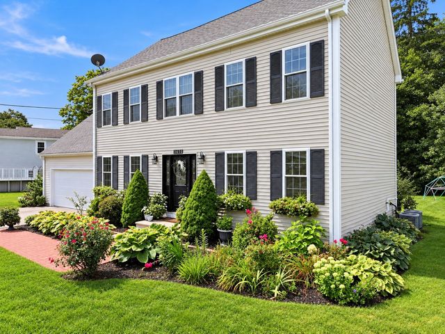 8 Erika Way, Attleboro, MA 02703