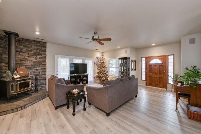 10477 S Henderson Road, Fresno, CA 93706