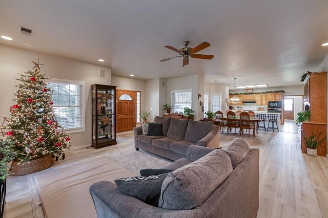 10477 S Henderson Road, Fresno, CA 93706