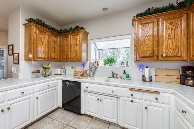10477 S Henderson Road, Fresno, CA 93706