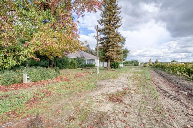 10477 S Henderson Road, Fresno, CA 93706