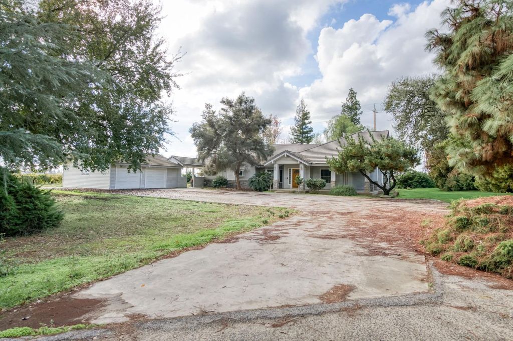 10477 S Henderson Road, Fresno, CA 93706