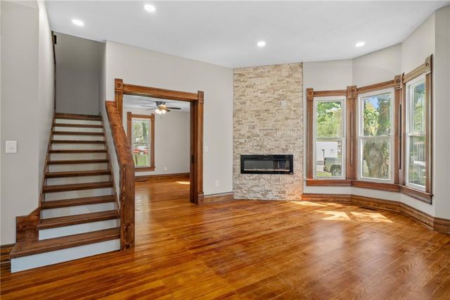 210 Winner Avenue, Gower, MO 64454