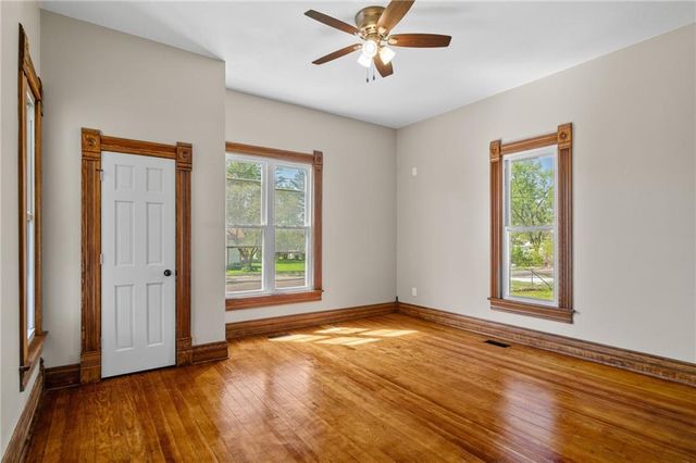 210 Winner Avenue, Gower, MO 64454