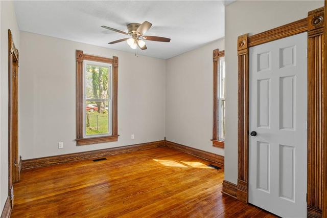 210 Winner Avenue, Gower, MO 64454