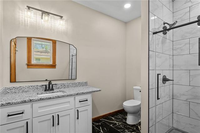 210 Winner Avenue, Gower, MO 64454