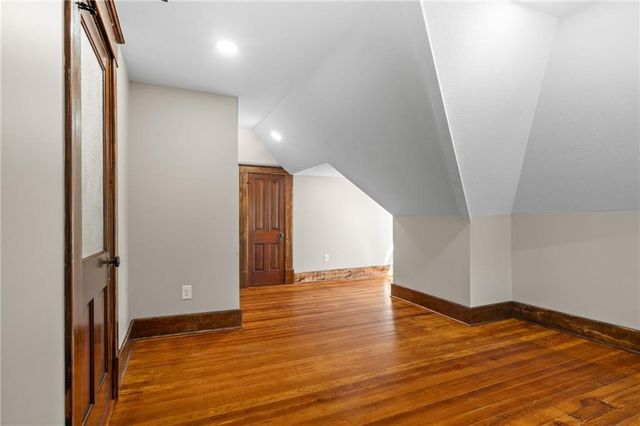 210 Winner Avenue, Gower, MO 64454