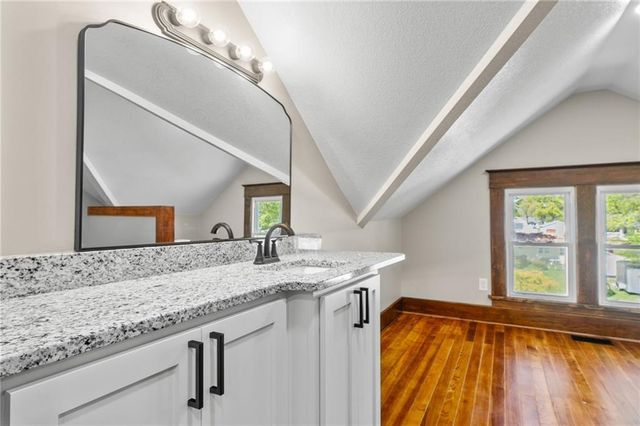 210 Winner Avenue, Gower, MO 64454