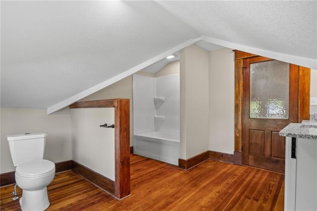 210 Winner Avenue, Gower, MO 64454