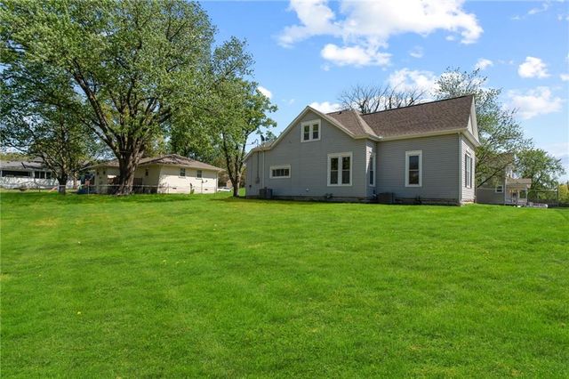 210 Winner Avenue, Gower, MO 64454