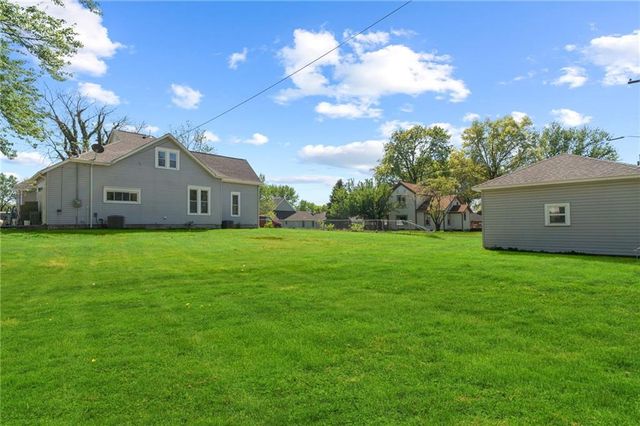 210 Winner Avenue, Gower, MO 64454