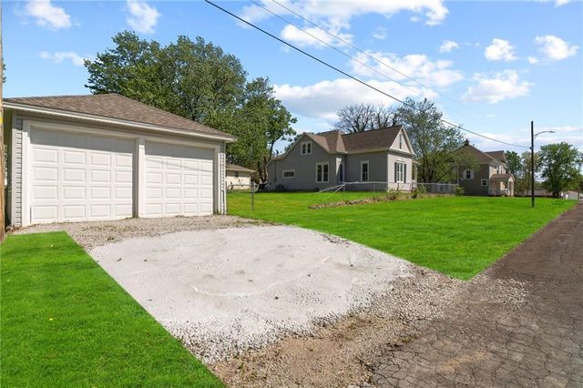210 Winner Avenue, Gower, MO 64454