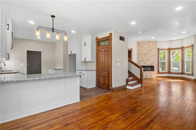 210 Winner Avenue, Gower, MO 64454
