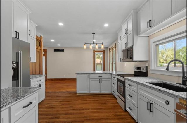 210 Winner Avenue, Gower, MO 64454