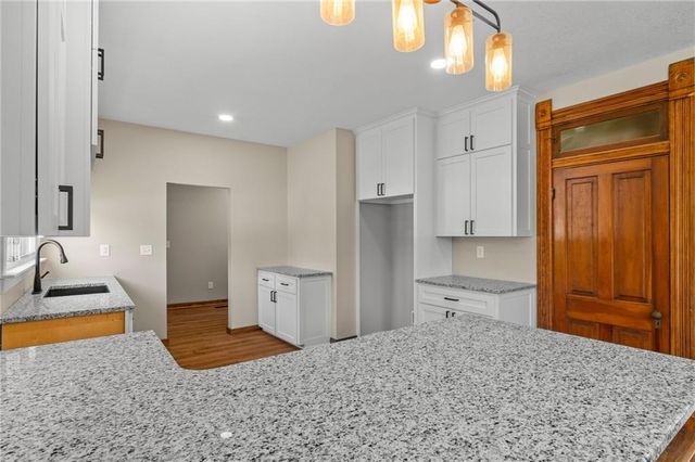 210 Winner Avenue, Gower, MO 64454