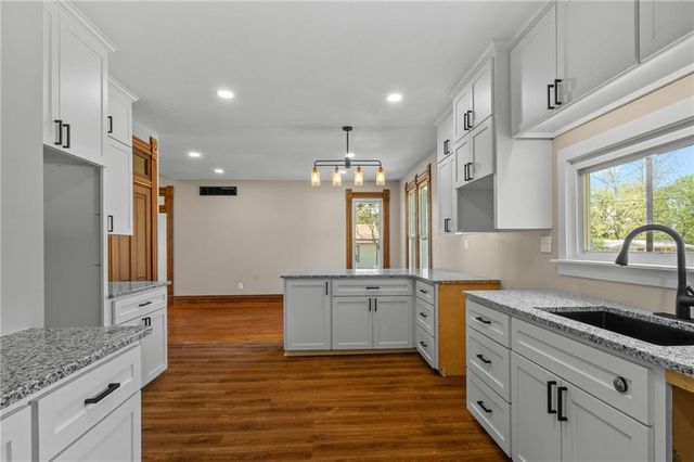210 Winner Avenue, Gower, MO 64454