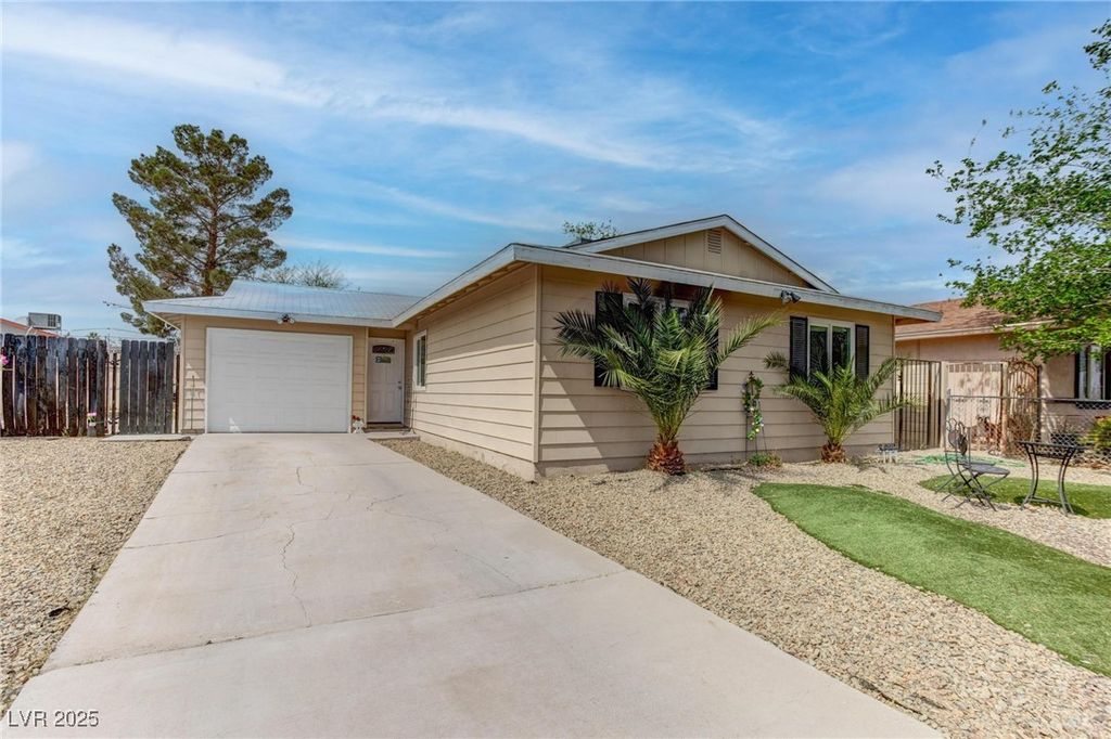 4739 Glenndavis Drive, Las Vegas, NV 89121