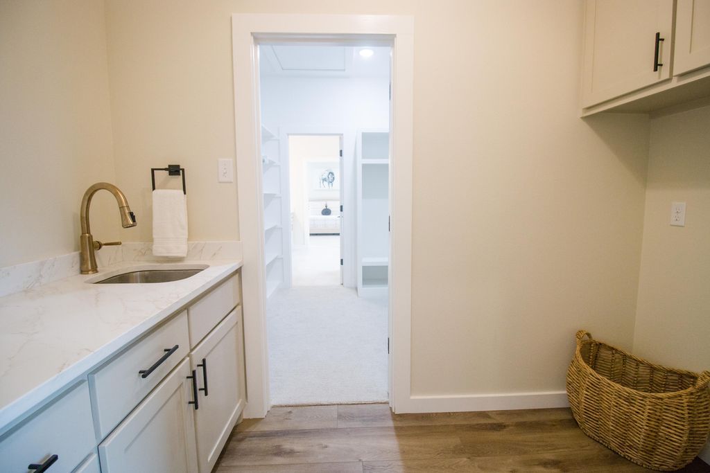 Image 11 of property listing at 5442 Riviera Lane, San Angelo, TX 76904