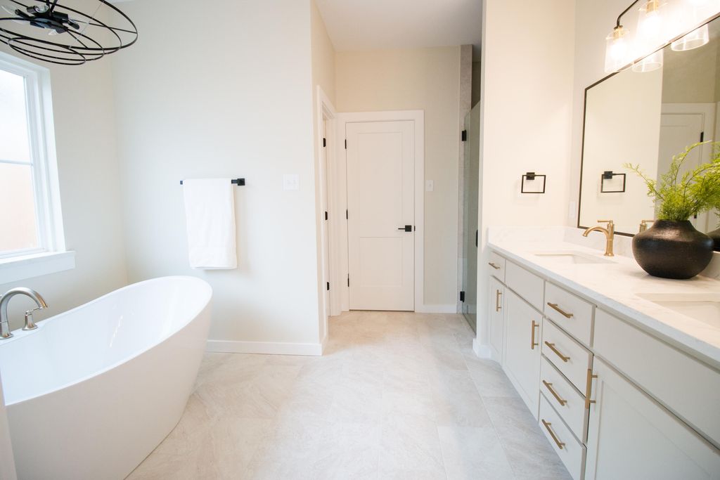 Image 16 of property listing at 5442 Riviera Lane, San Angelo, TX 76904