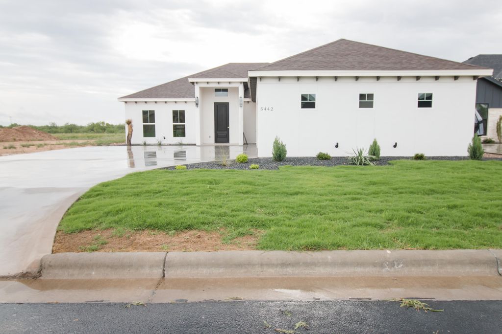 Image 2 of property listing at 5442 Riviera Lane, San Angelo, TX 76904
