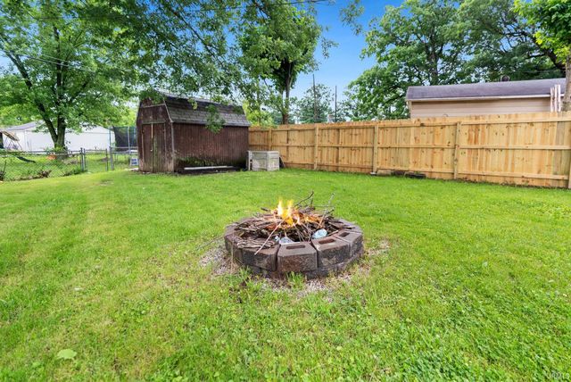 6015 Landsdowne Drive, Fort Wayne, IN 46816