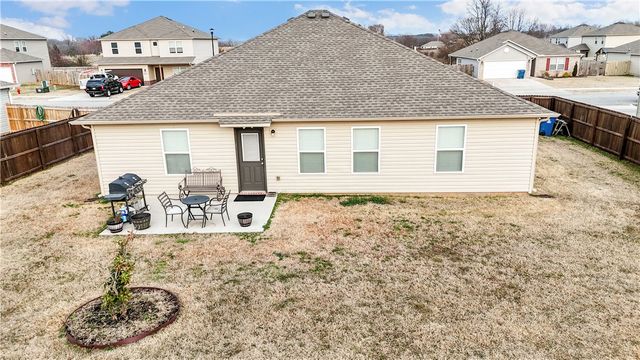 2709 Bauer Street, Pea Ridge, AR 72751