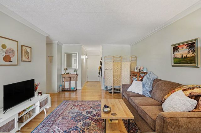 2800 W 44th Street 209, Minneapolis, MN 55410