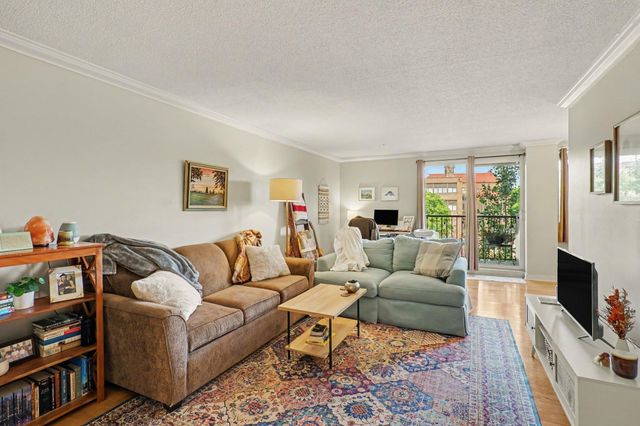 2800 W 44th Street 209, Minneapolis, MN 55410