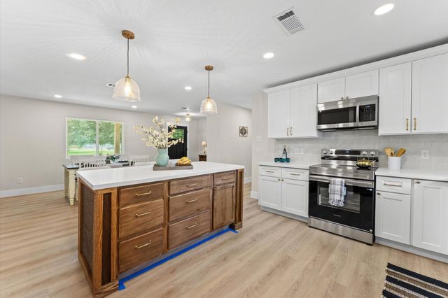 2197 County Road 540, Alvin, TX 77511